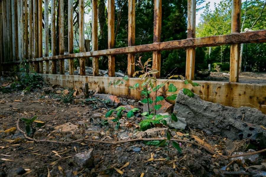 House leveling — foundation repair jobsite in savannah, ga | solid foundation repair of savannah