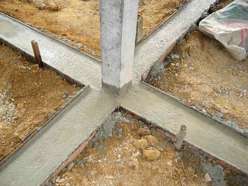 What Foundation Repair Method Is Best For My Home In Savannah, Ga? 1 Concrete footing and foundation being formed for a home